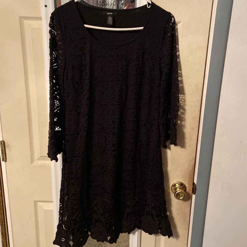 Alfani black lace flower print dress! Worn once! Stretchy material!